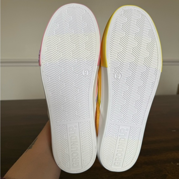 NWT women’s SpongeBob slip on shoes - Picture 6 of 6